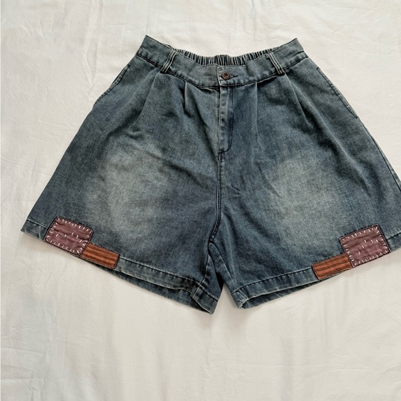 Vintage Denim Shorts for Women Size M High Waist Loose Fit with Front Pleats - Picture 2 of 16